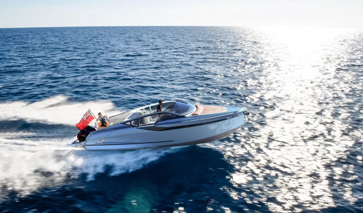Моторная яхта Fairline F-Line 33 Inboard - фото 2