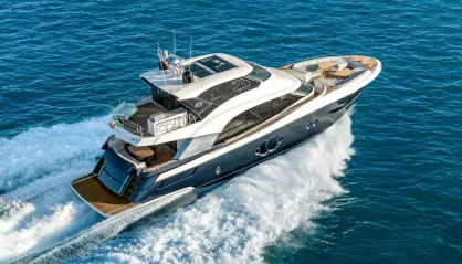 Monte Carlo Yachts 76 Skylounge