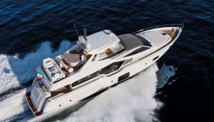 Ferretti 870