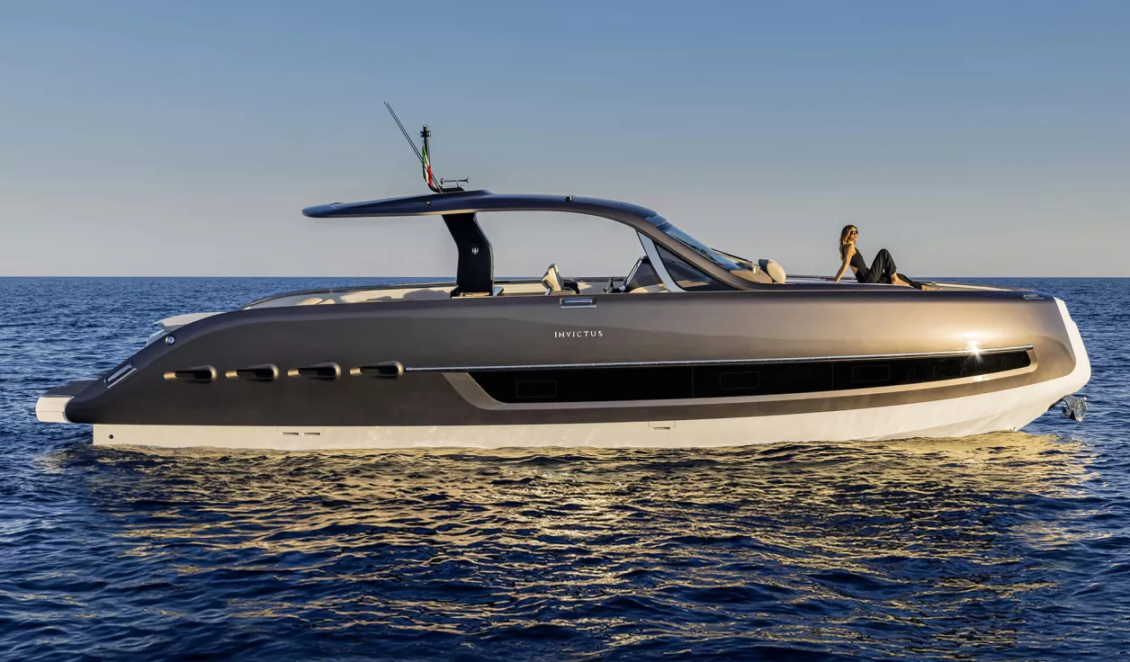 Моторная яхта Invictus TT460 - фото 1