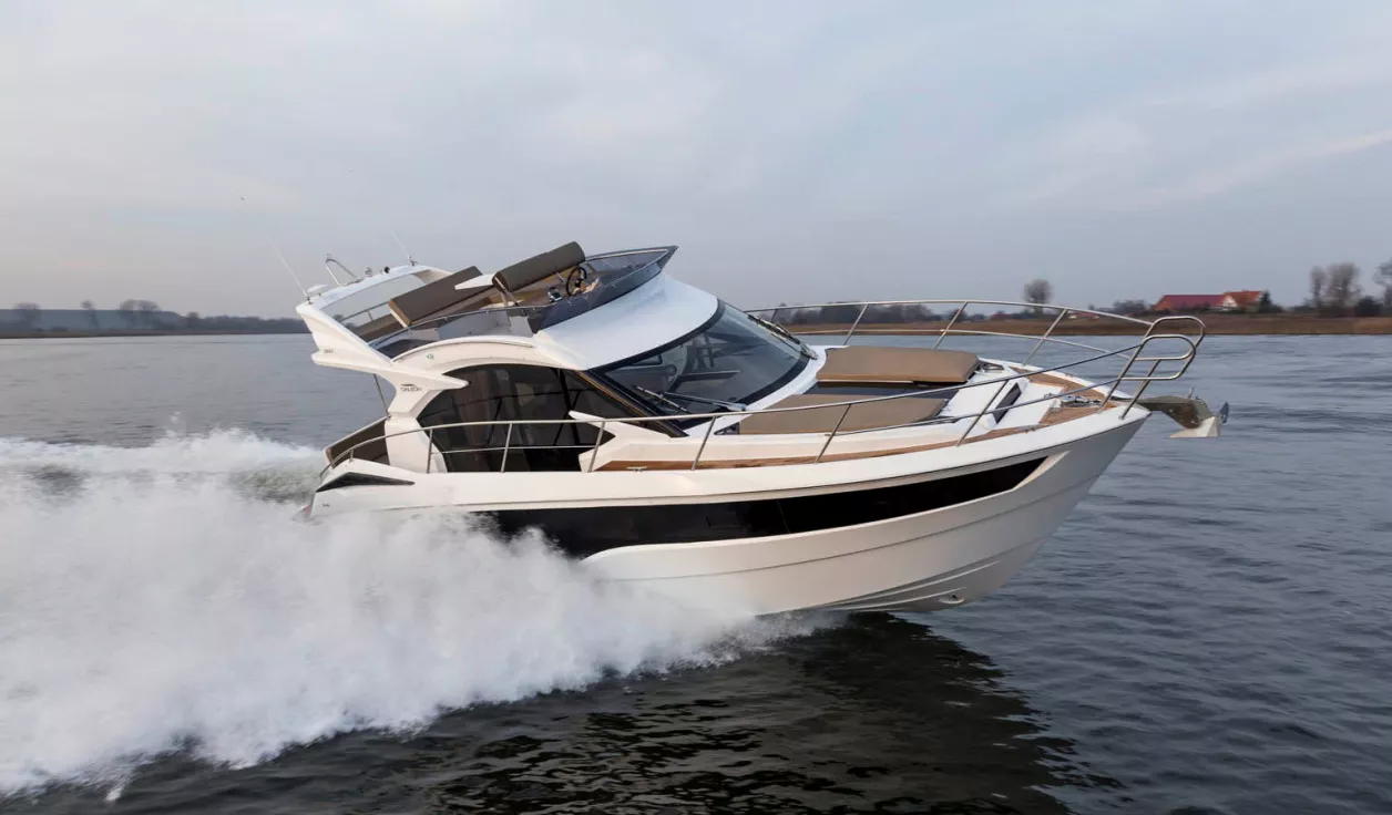 Моторная яхта Galeon 360 FLY - фото 2