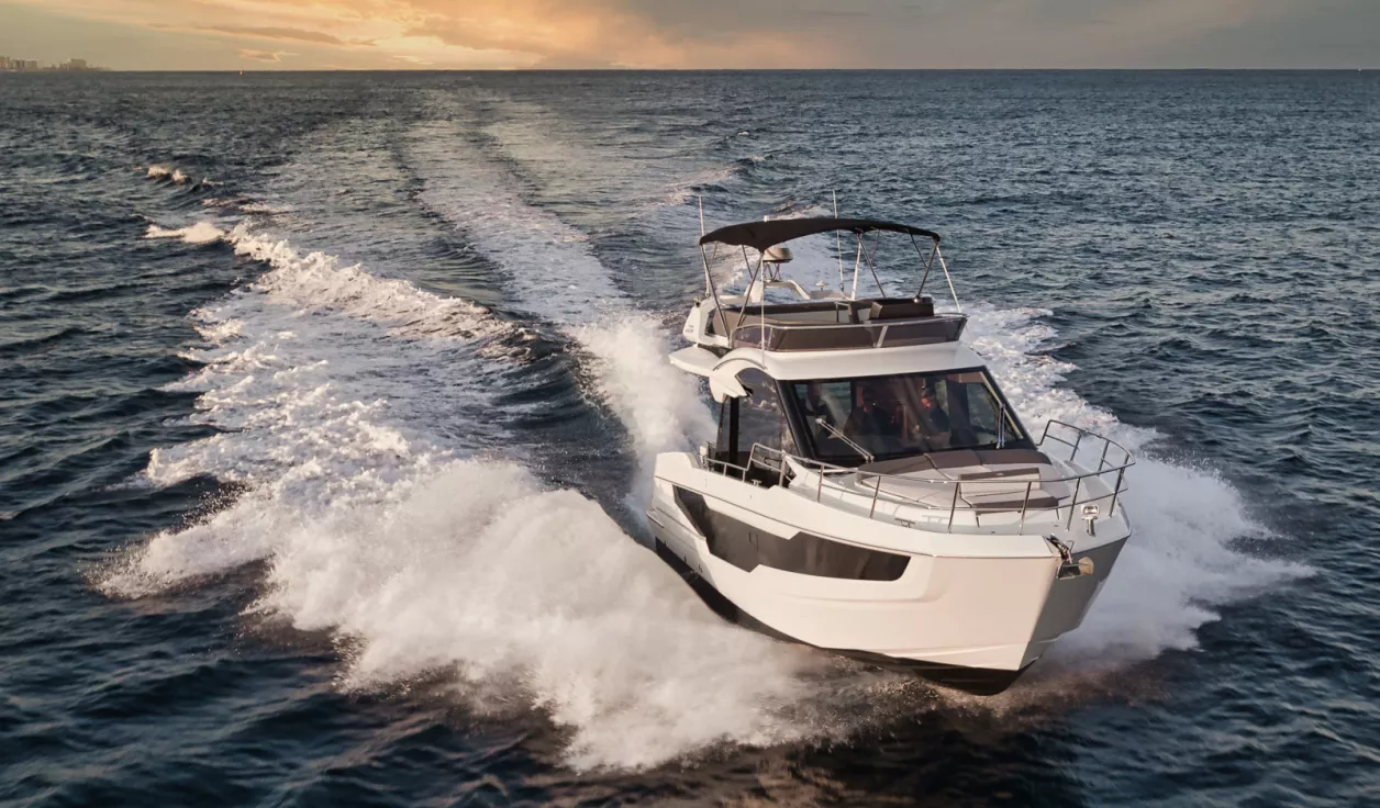 Моторная яхта Galeon 400 FLY - фото 1