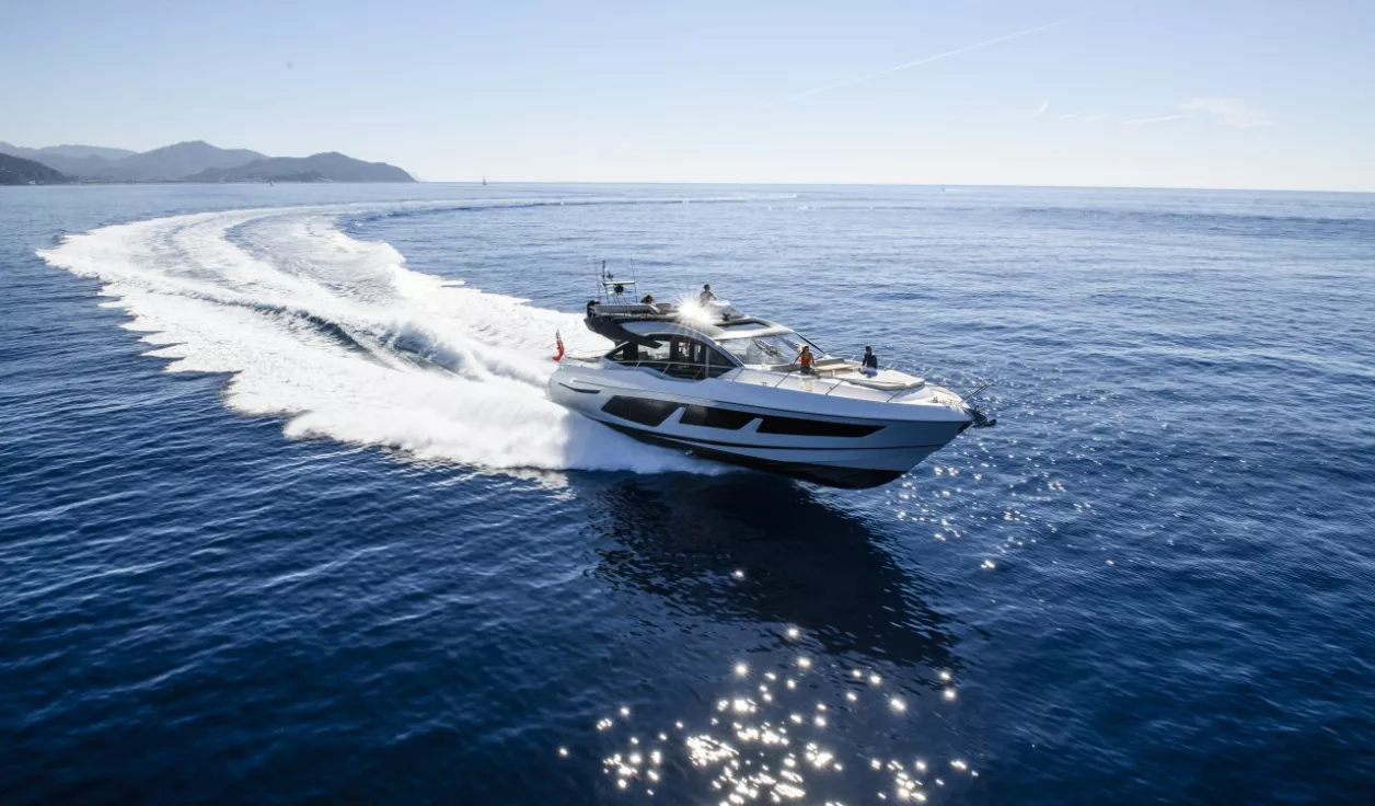 Моторная яхта Sunseeker 74 Sport Yacht - фото 2