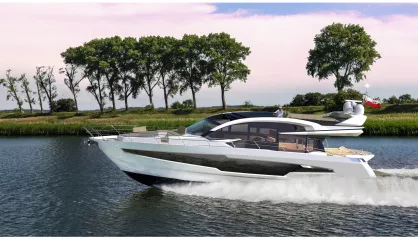 Galeon 700 Skydeck