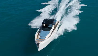 Cayman Yachts 400 Walk around