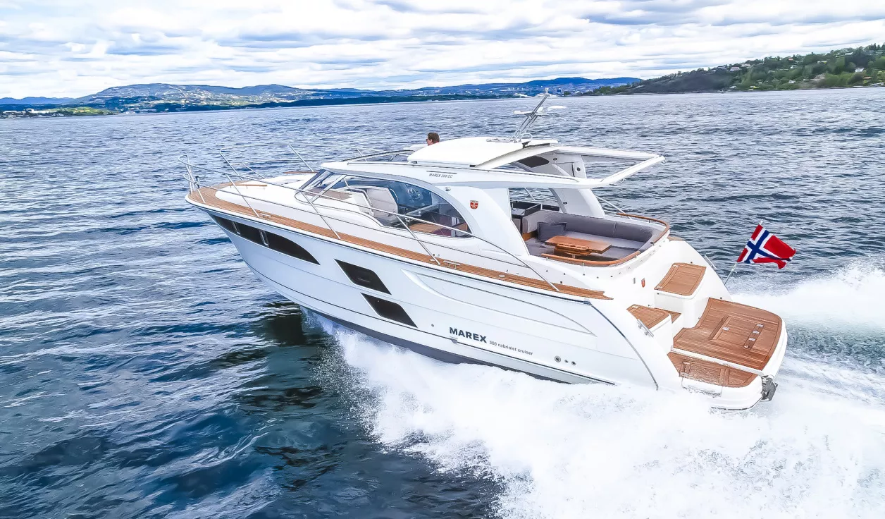 Моторная яхта Marex 360 Cabriolet Cruiser - фото 1