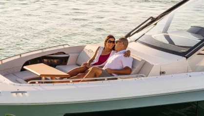 Sea Ray Sundancer 370 Outboard