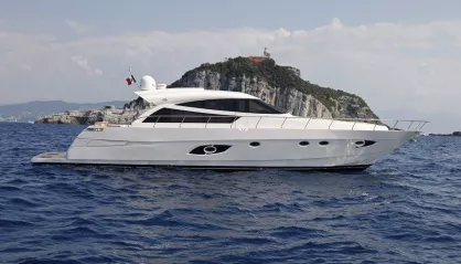 Cayman Yachts S640