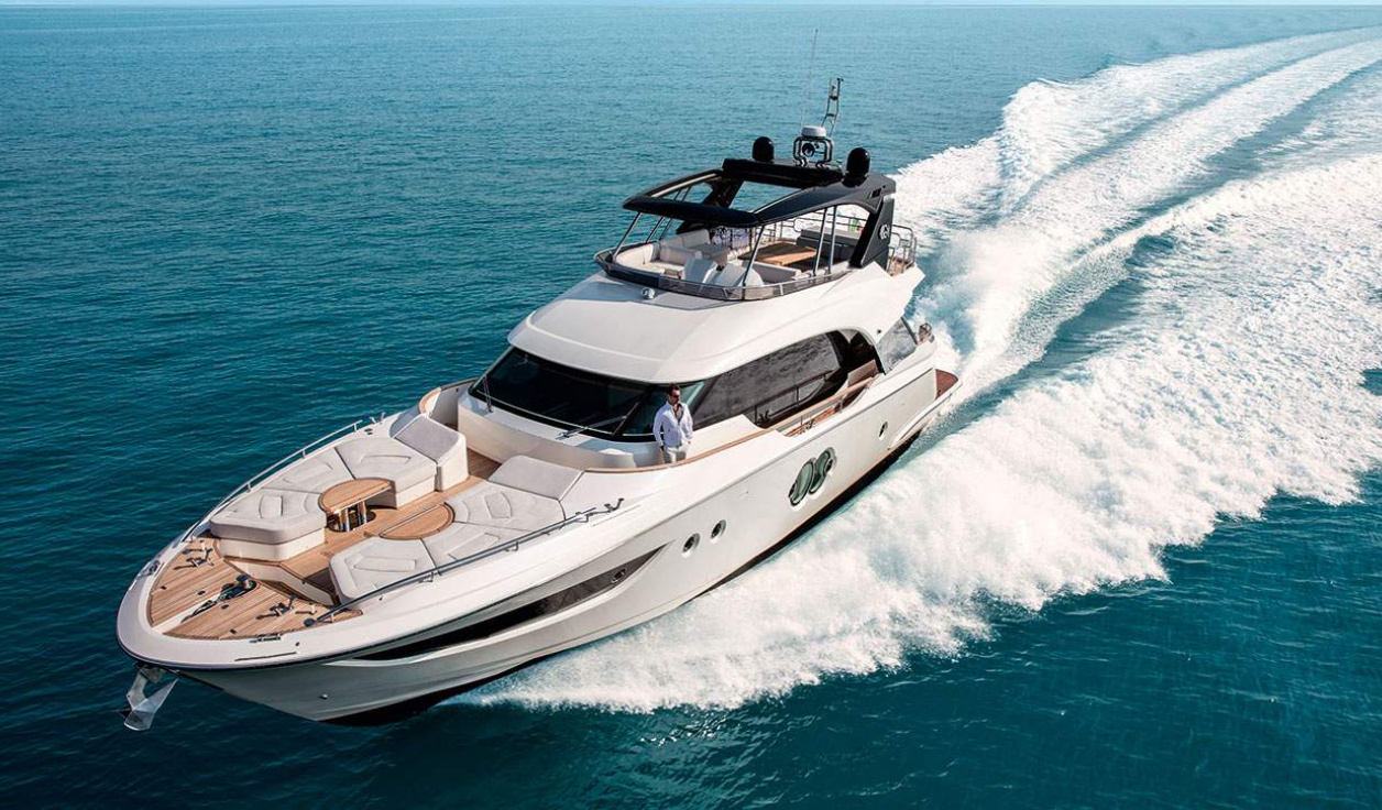 Моторная яхта Monte Carlo Yachts 70 - фото 1