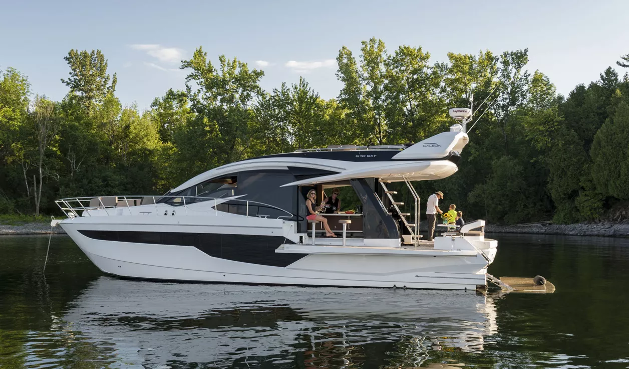 Моторная яхта Galeon 470 Skydeck - фото 1