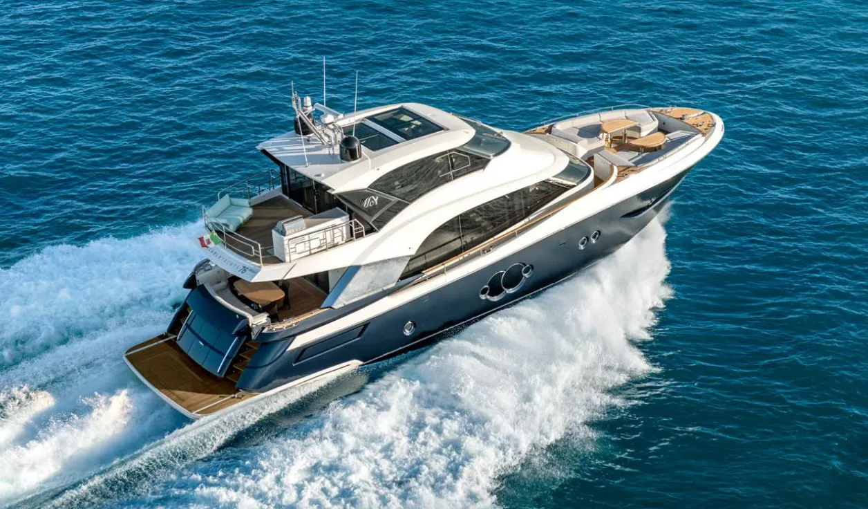 Моторная яхта Monte Carlo Yachts 76 Skylounge - фото 2