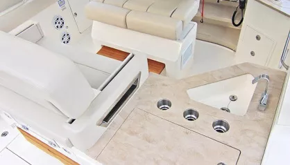 Boston Whaler 350 Realm