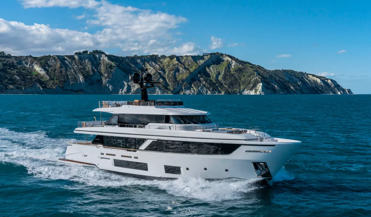 Моторная яхта Custom Line Navetta 30 - фото 2