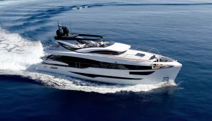 Dominator 38M Tri Deck