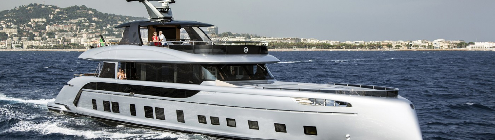 Моторная яхта Dynamiq GTT 115 - фото