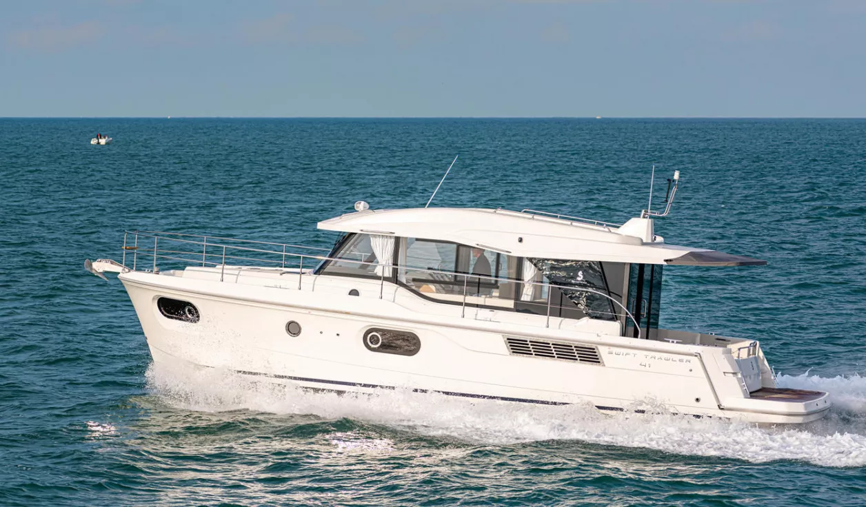 Моторная яхта Beneteau Swift Trawler 41 Sedan - фото 2