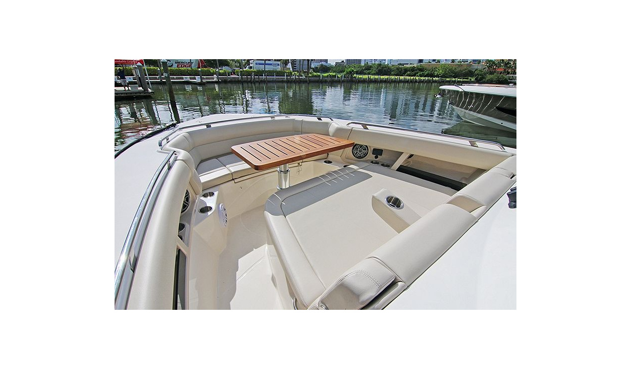 Катер Boston Whaler 350 Realm - фото 2