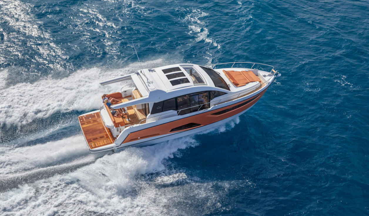 Моторная яхта Sealine C430 - фото 1
