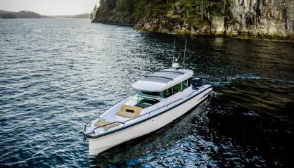 Axopar 37 XC Cross Cabin