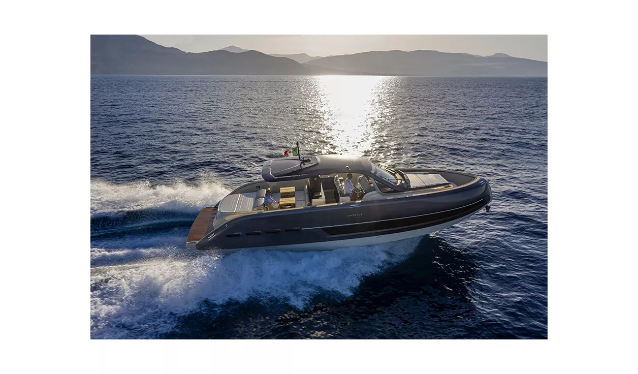 Моторная яхта Invictus TT460 - фото 2
