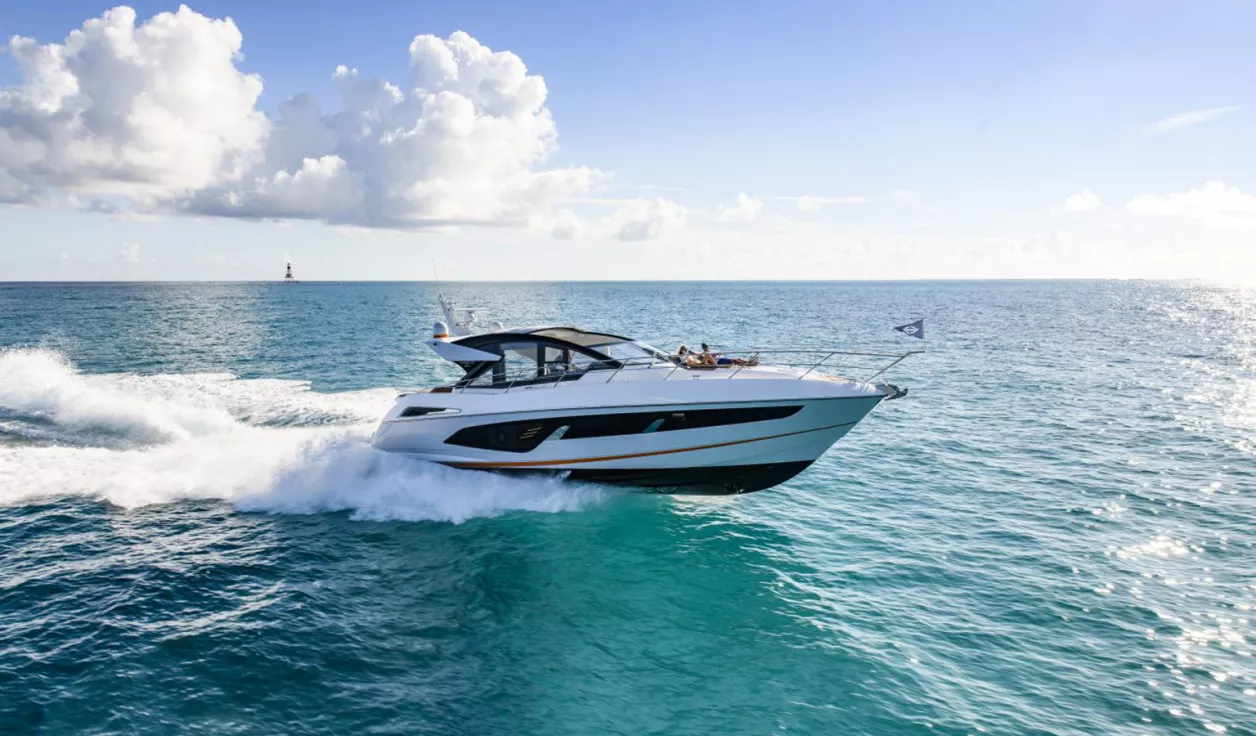 Моторная яхта Sunseeker Predator 60 EVO - фото 1