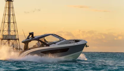 Sea Ray Sundancer 370 Outboard