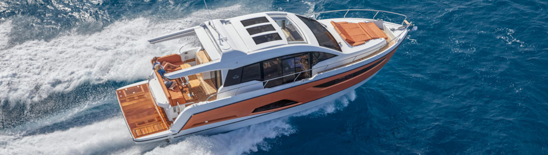 Моторная яхта Sealine C430 - фото