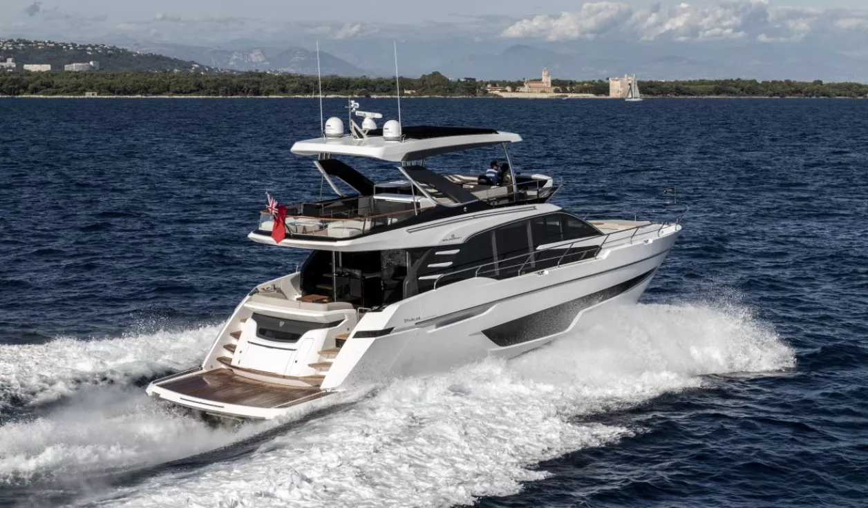 Моторная яхта Fairline Squadron 68 - фото 2