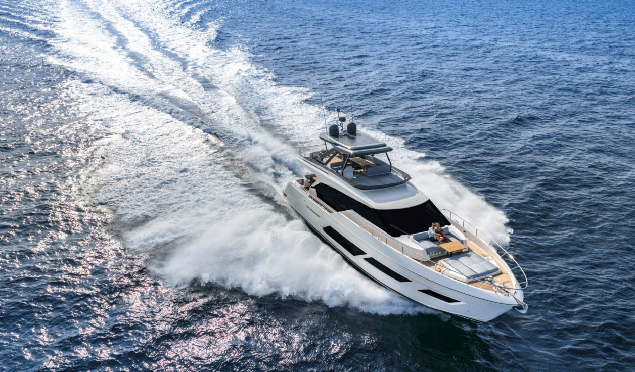 Моторная яхта Ferretti 720 - фото 1