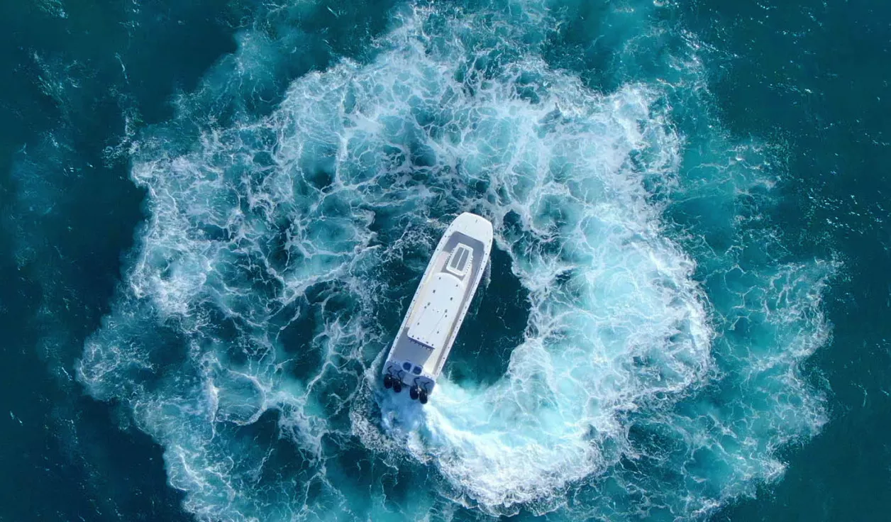 Катер Invincible 40′ Catamaran - фото 1