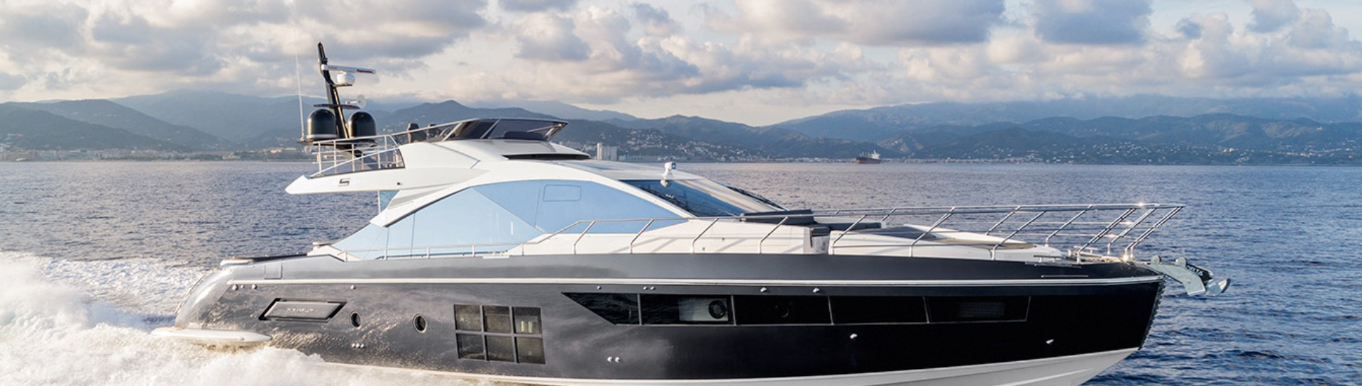 Моторная яхта Azimut S7 - фото