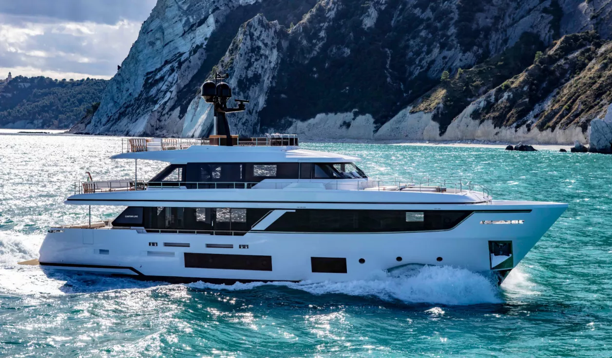 Моторная яхта Custom Line Navetta 30 - фото 1