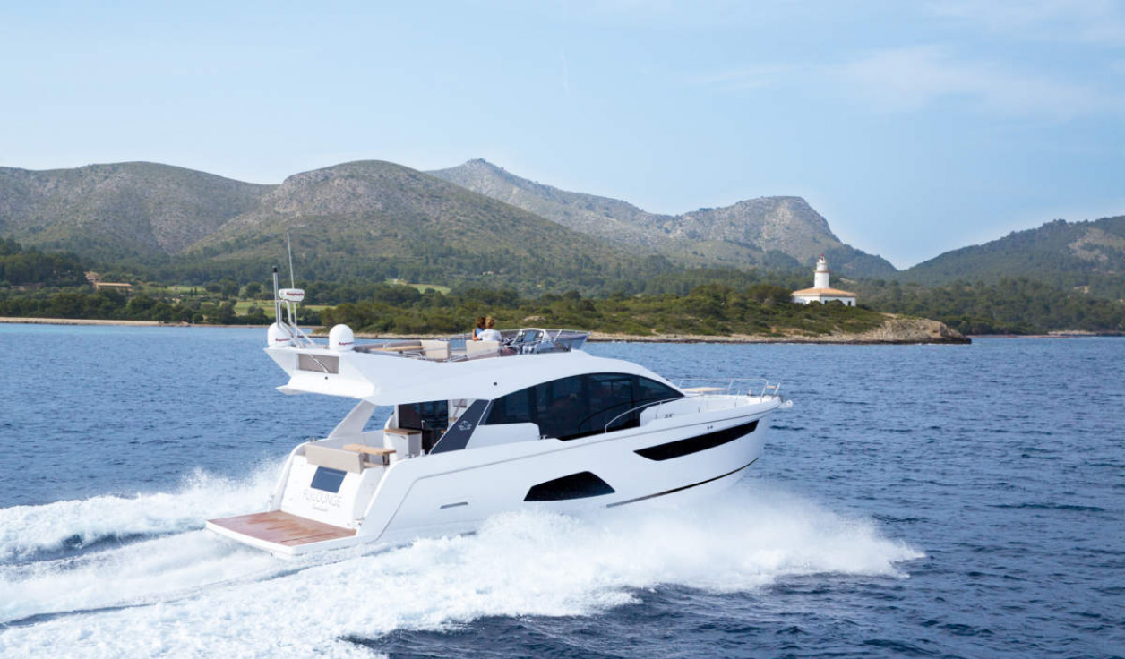 Моторная яхта Sealine F530 - фото 2