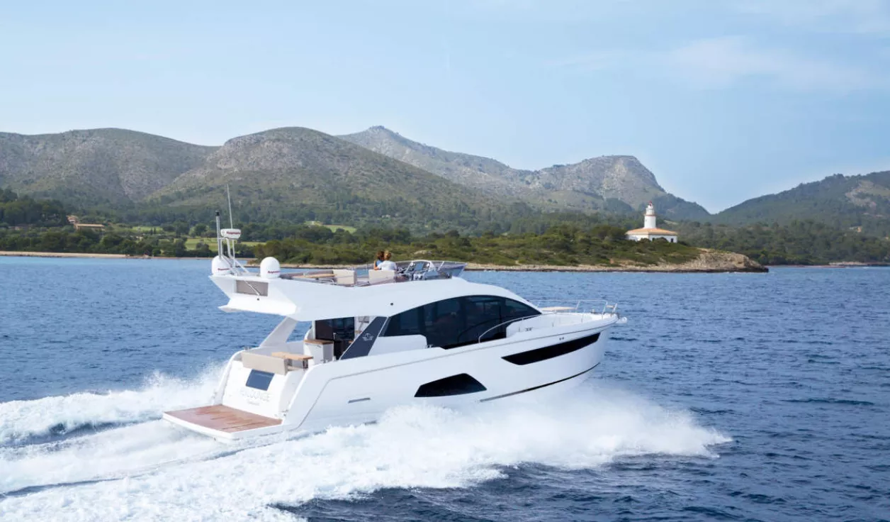 Моторная яхта Sealine F530 - фото 2