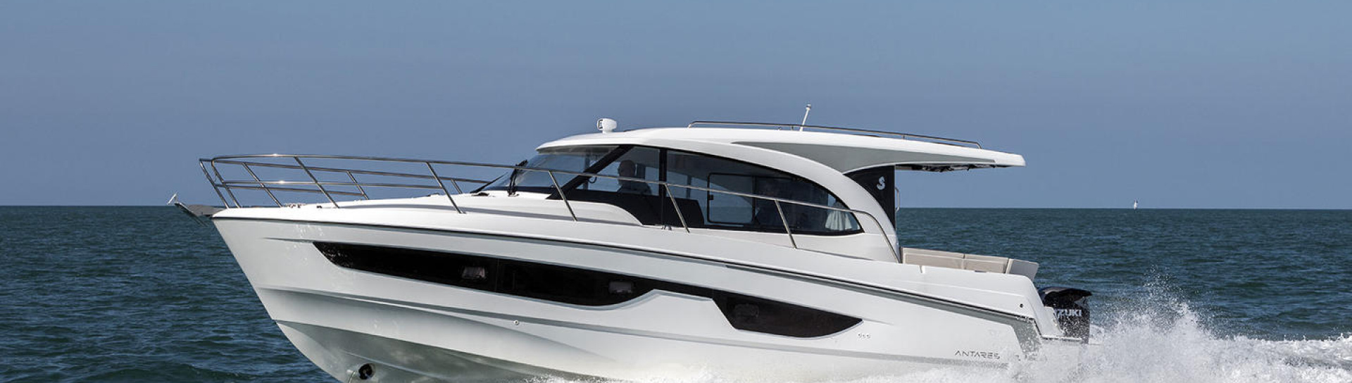 Катер Beneteau Antares 11 - фото