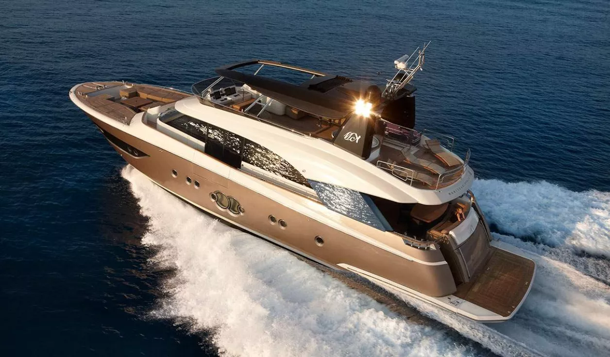 Моторная яхта Monte Carlo Yachts 86 - фото 2