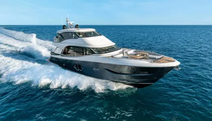 Monte Carlo Yachts 76 Skylounge