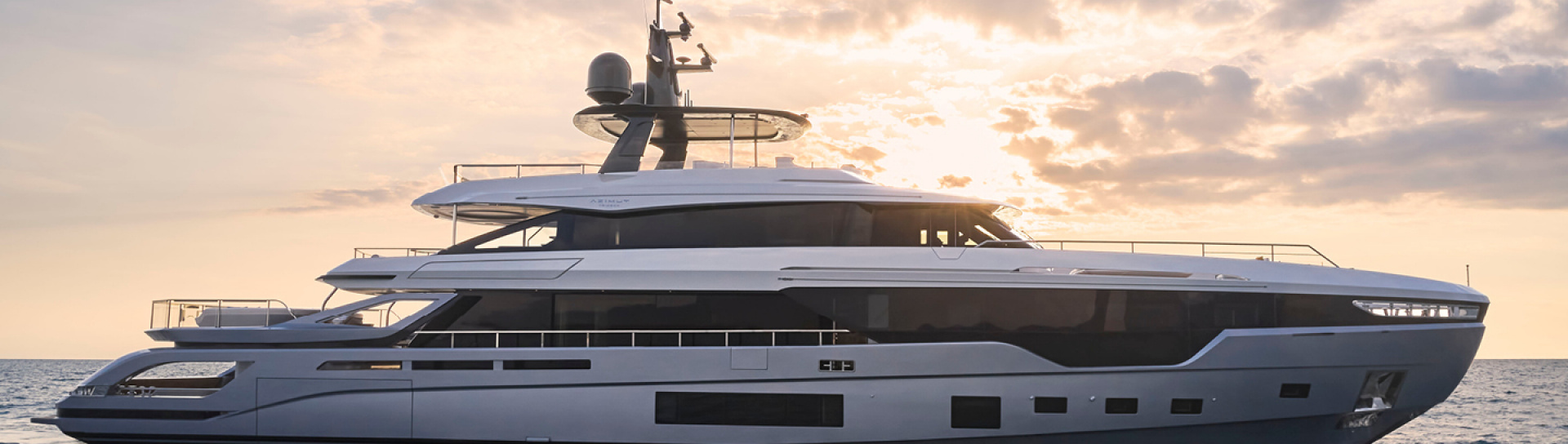 Моторная яхта Azimut Grande 38 METRI Tri-deck - фото