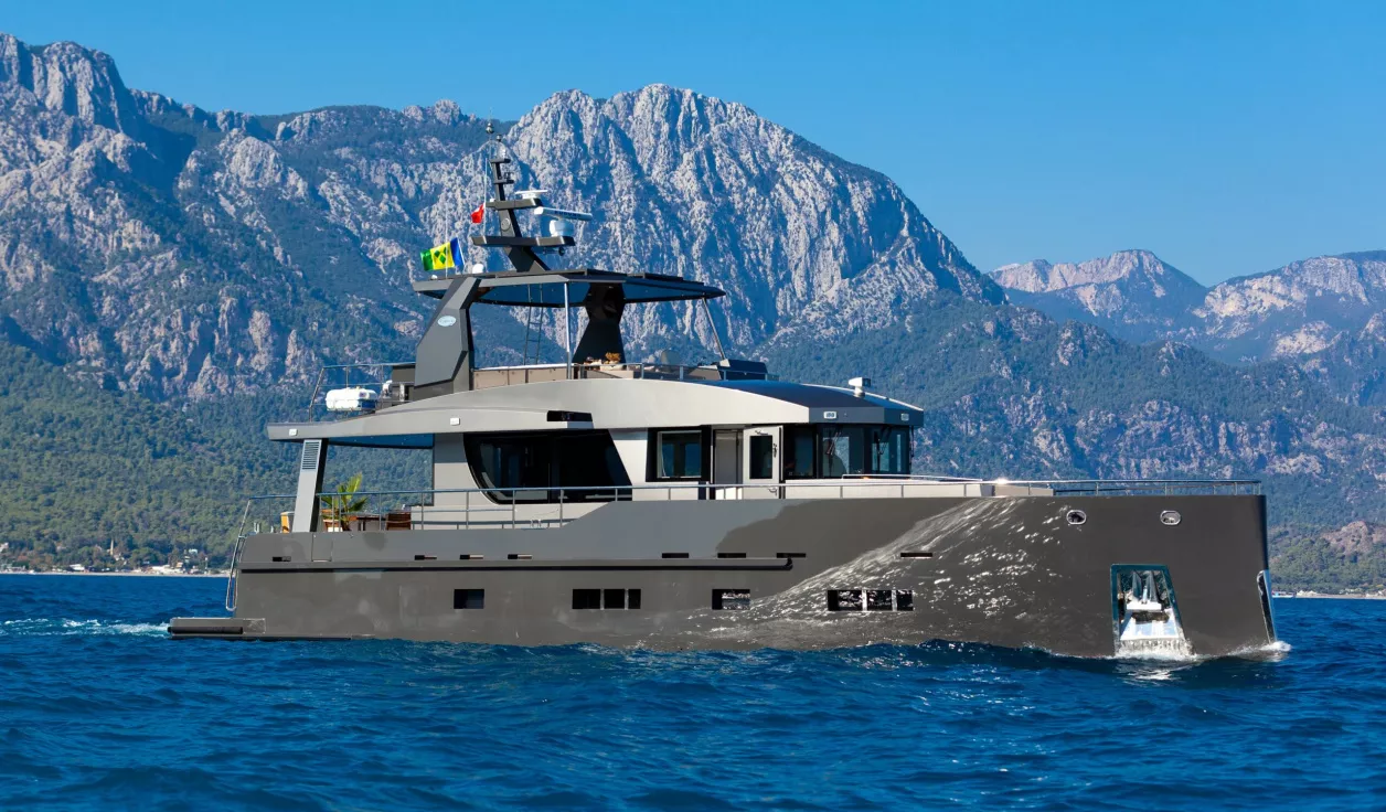 Моторная яхта Bering 70 - фото 1