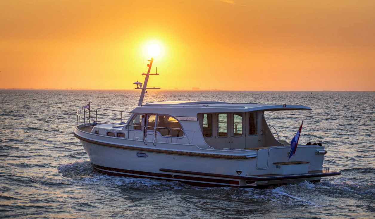 Моторная яхта Linssen Grand Sturdy 40.0 Sedan - фото 2