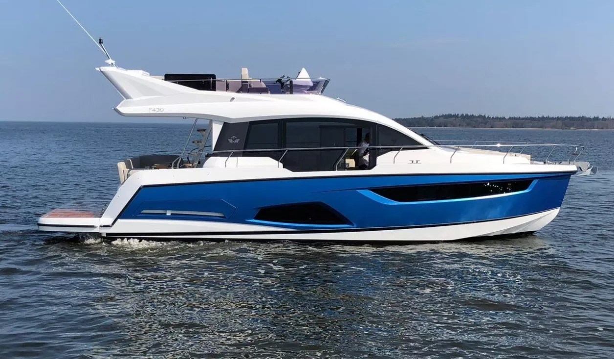 Моторная яхта Sealine F430 - фото 1