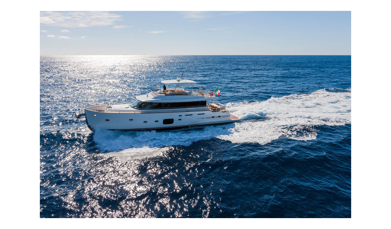 Моторная яхта Azimut Magellano 76 - фото 1