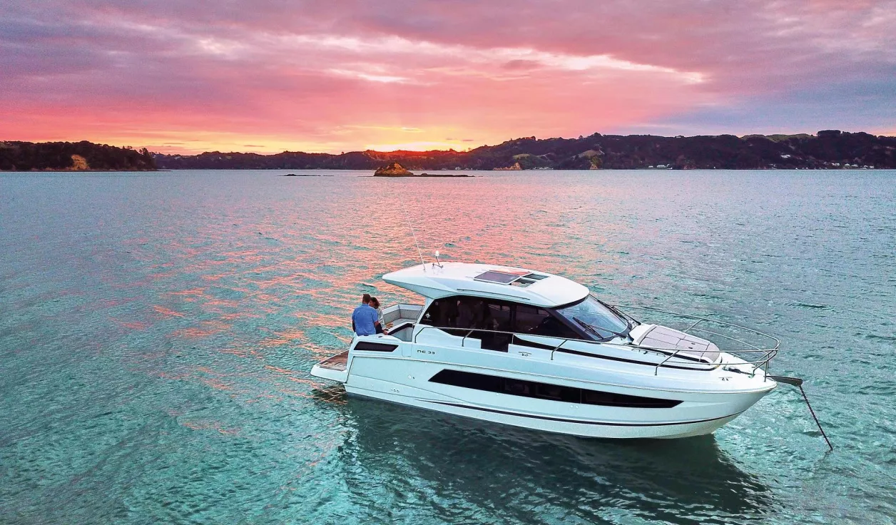 Моторная яхта Jeanneau NC 33 - фото 2