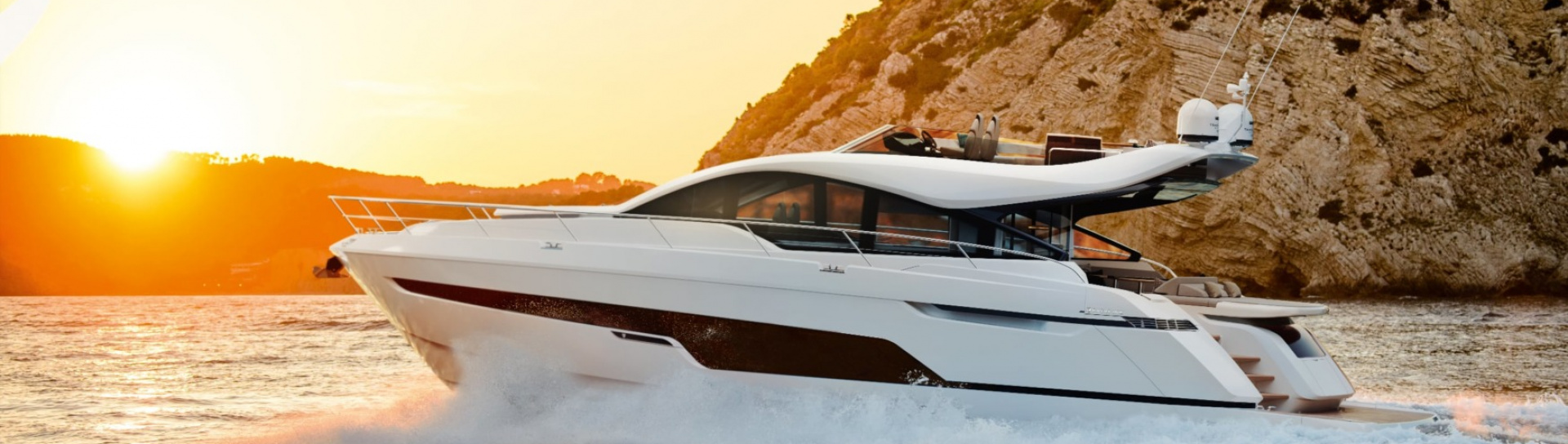 Моторная яхта  Fairline Phantom 65 - фото