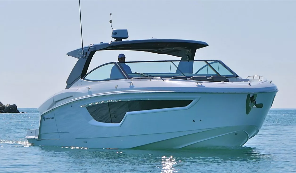 Катер Cruisers Yachts 38 GLS I - фото 1