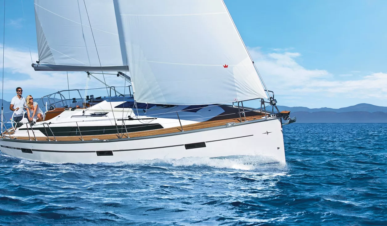 Парусная яхта Bavaria Cruiser 37  - фото 1