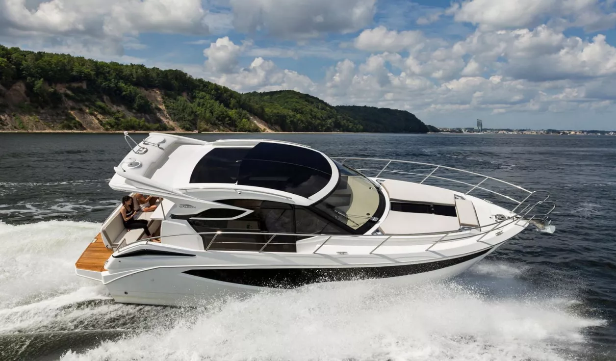 Моторная яхта Galeon 370 HTC - фото 1