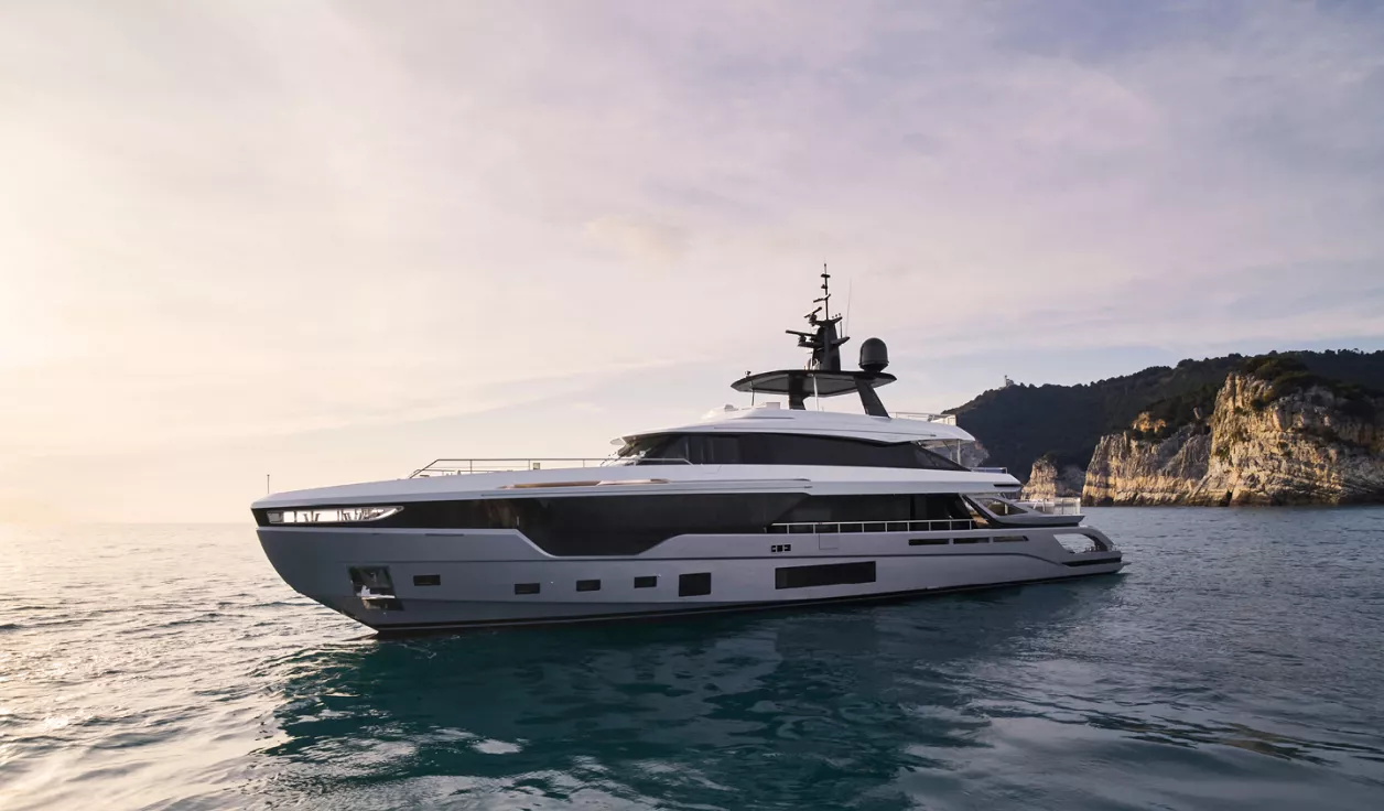 Моторная яхта Azimut Grande 38 METRI Tri-deck - фото 1