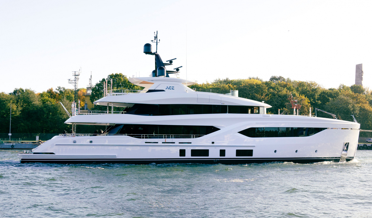 Моторная яхта Conrad C144S - фото 1