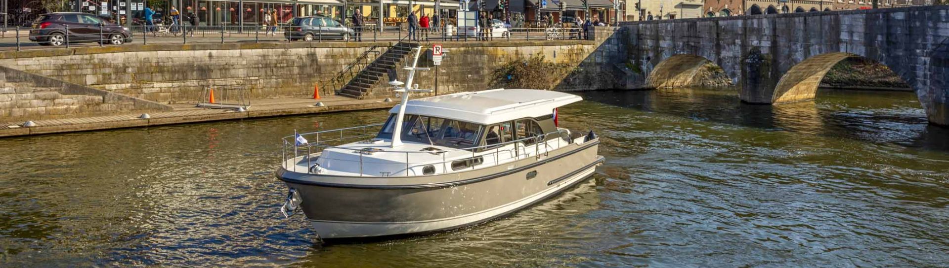 Моторная яхта Linssen 40 SL Sedan - фото
